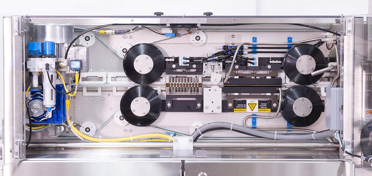 Sealing section of a continuous band sealer with the endless sealing bands running over the heater and cooling blocks